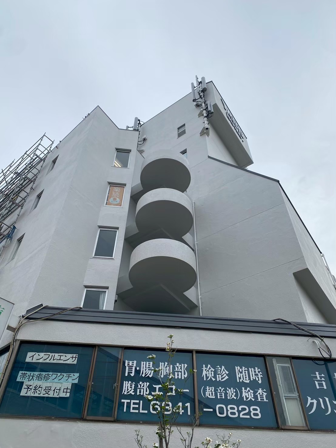 豊中市の集合住宅の外壁塗装後の正面外観